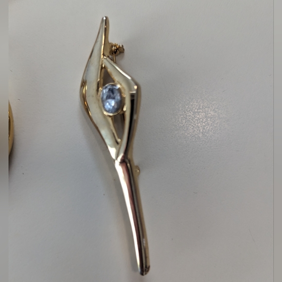 Lot of Four Vintage Gold Toned Brooches - One is signed Gerry's - Picture 4 of 8